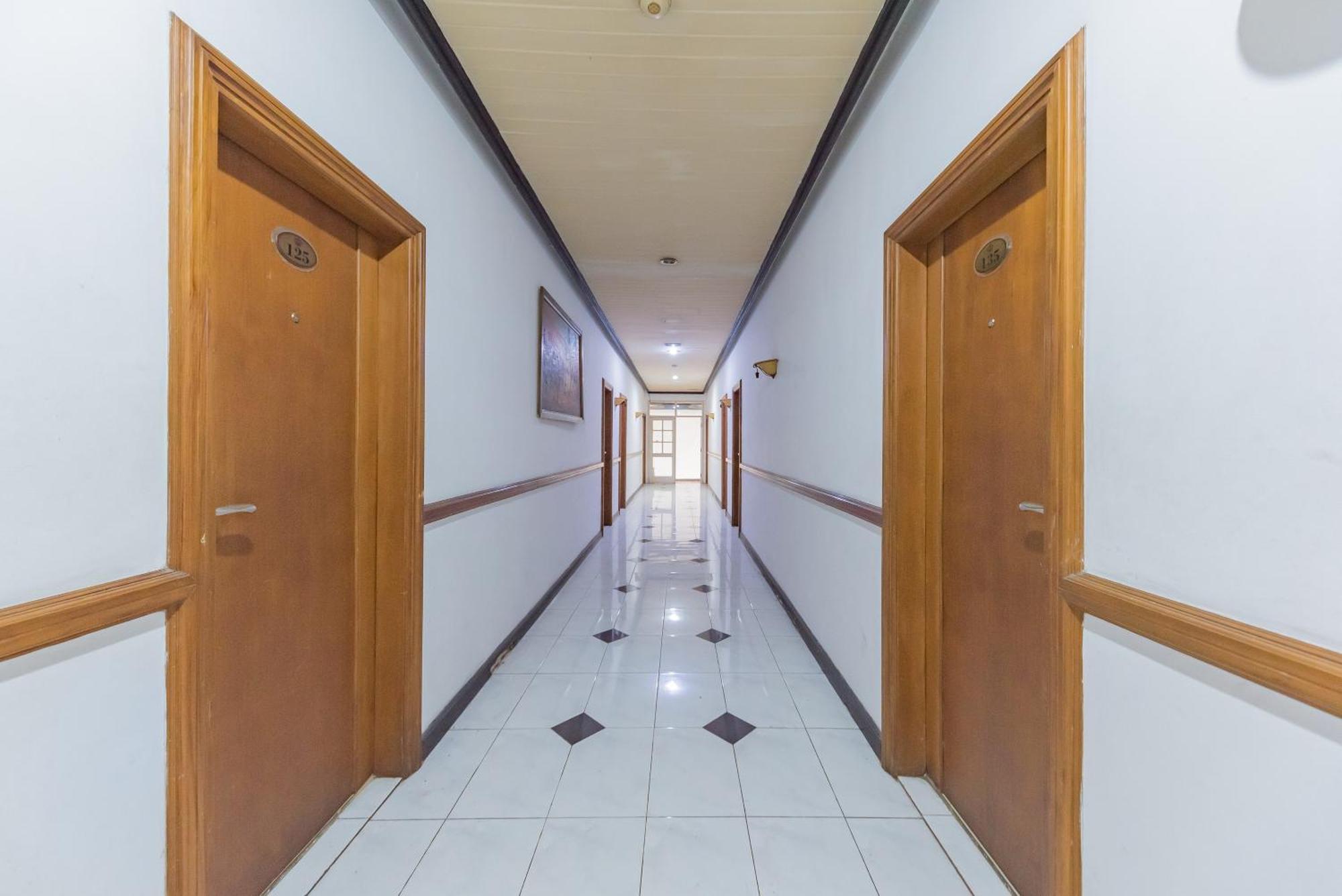 Urbanview Hotel Crown Tasikmalaya By Reddoorz Exterior foto