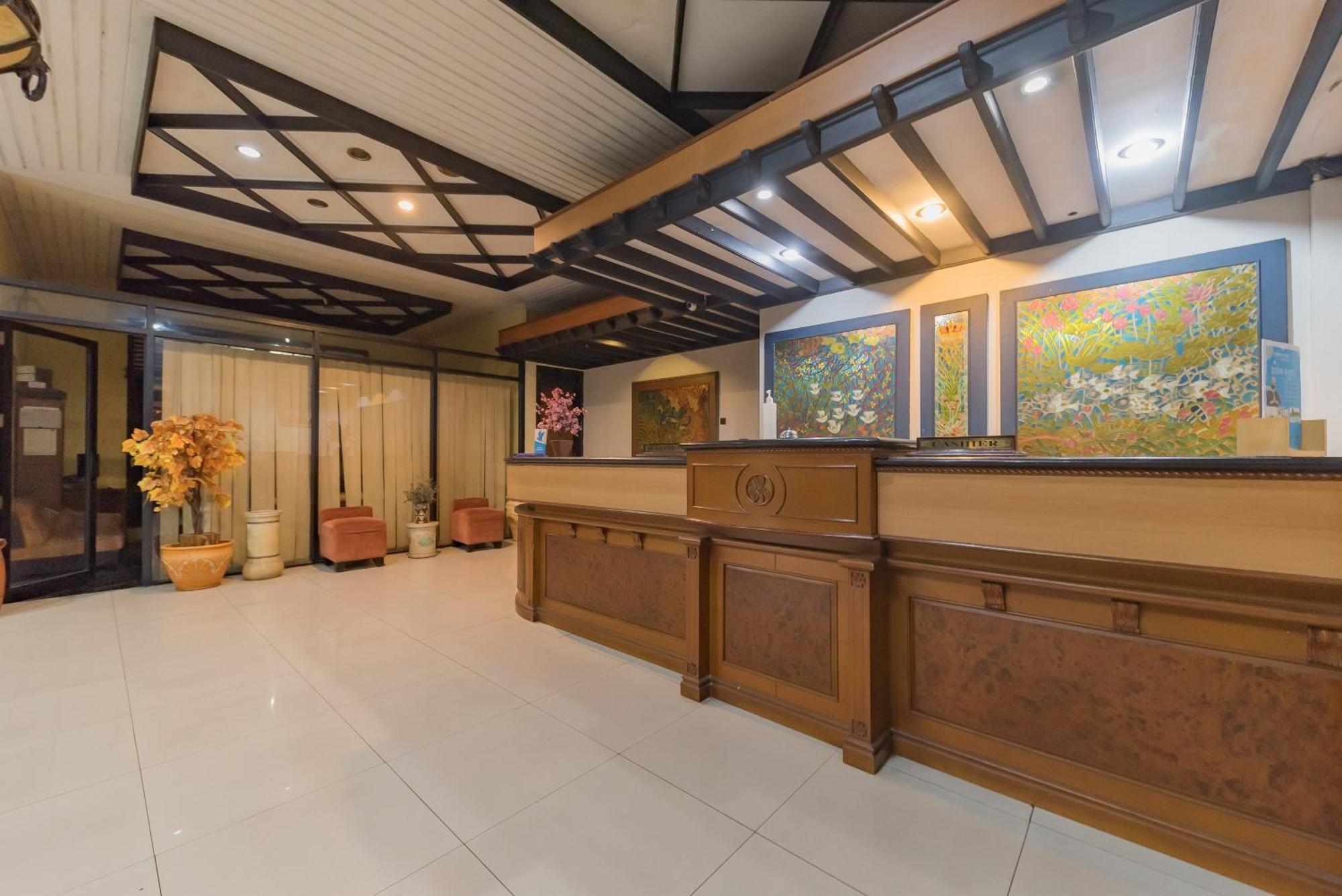 Urbanview Hotel Crown Tasikmalaya By Reddoorz Exterior foto