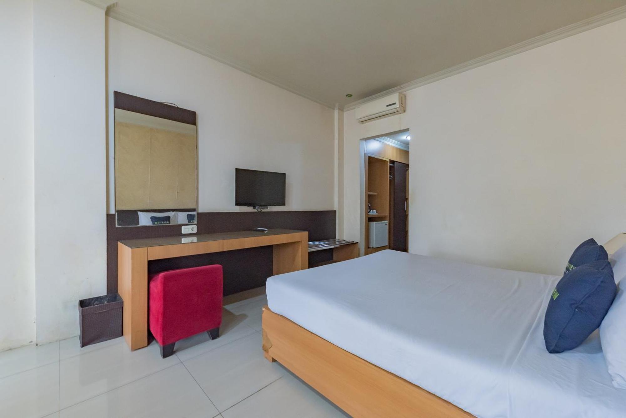 Urbanview Hotel Crown Tasikmalaya By Reddoorz Exterior foto