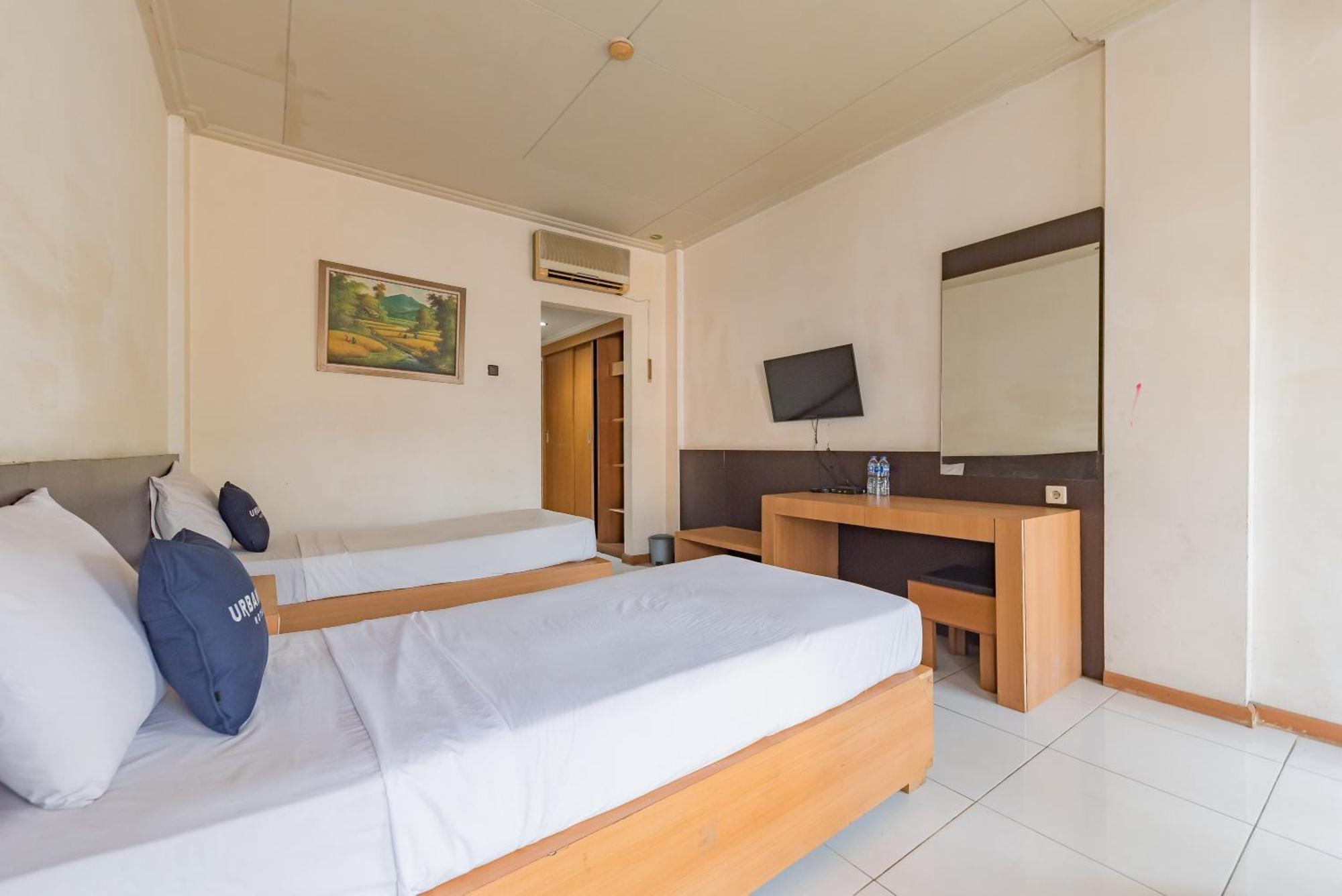 Urbanview Hotel Crown Tasikmalaya By Reddoorz Exterior foto