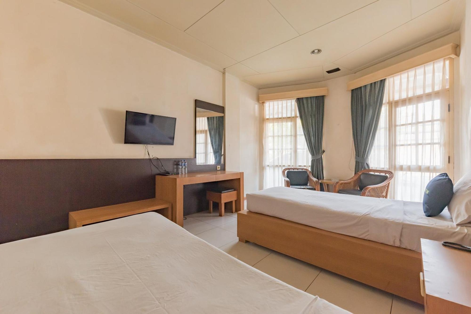 Urbanview Hotel Crown Tasikmalaya By Reddoorz Exterior foto