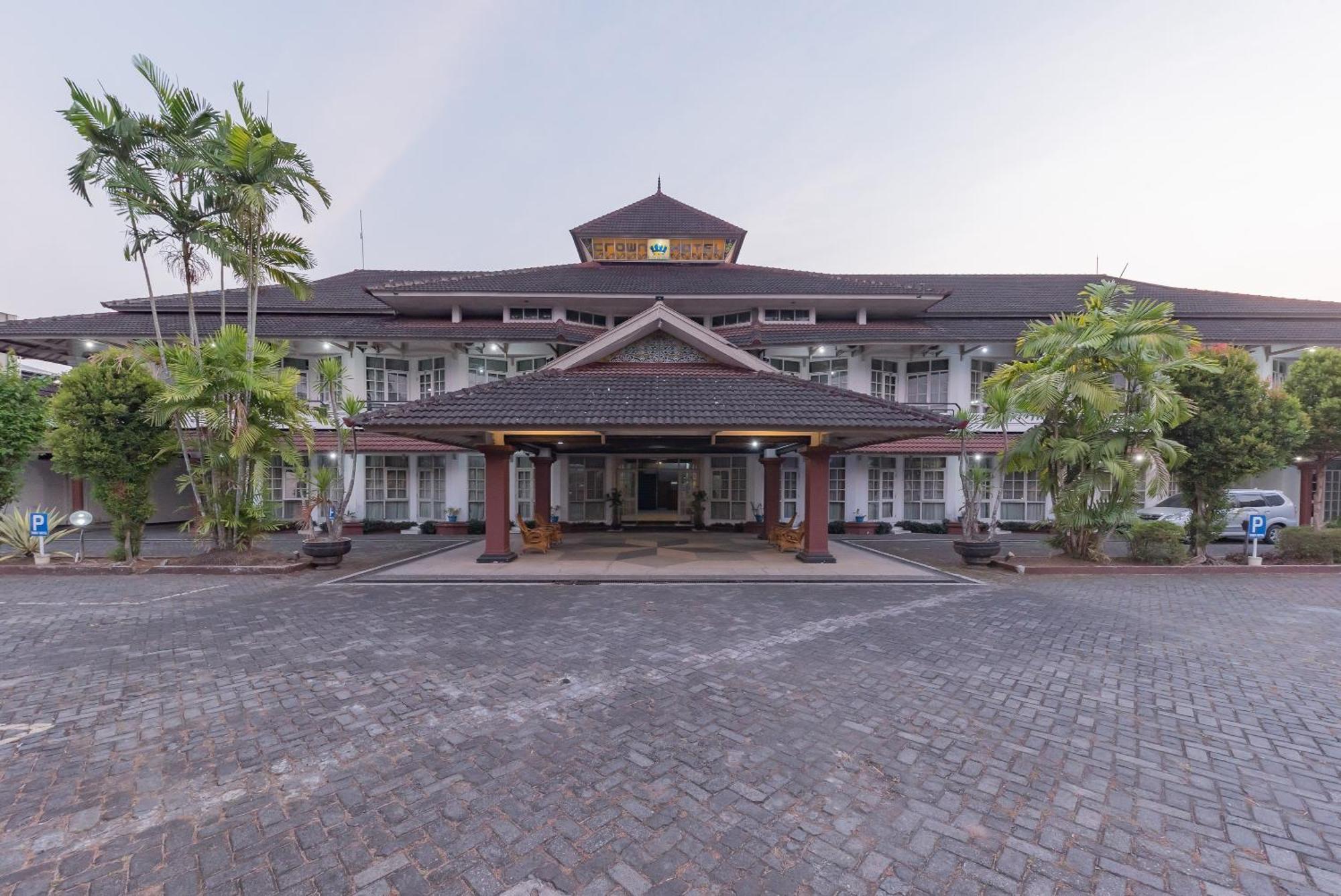 Urbanview Hotel Crown Tasikmalaya By Reddoorz Exterior foto