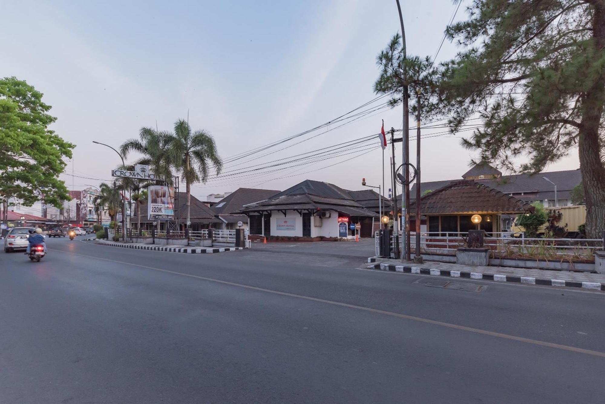 Urbanview Hotel Crown Tasikmalaya By Reddoorz Exterior foto
